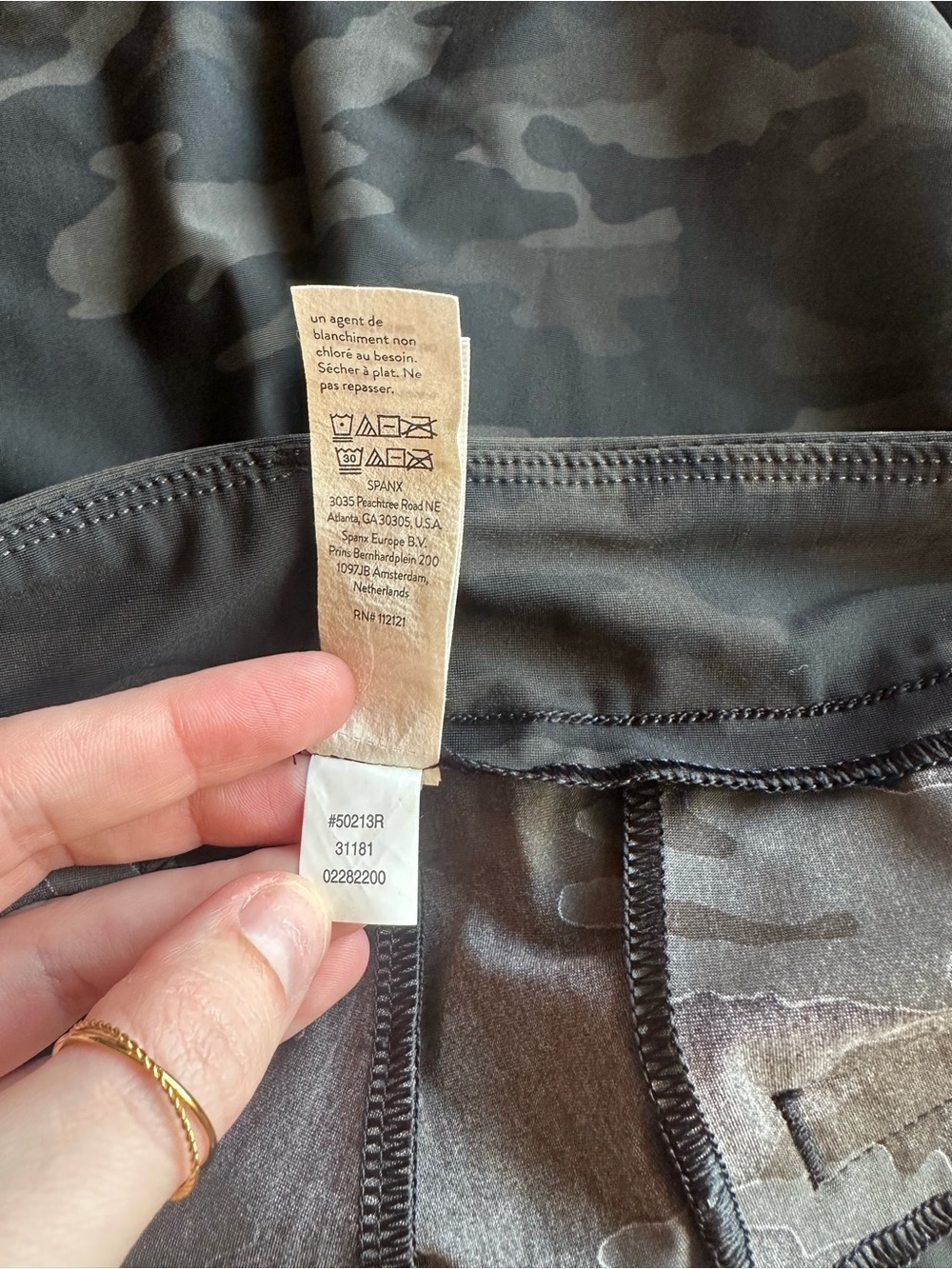 SPANX Sunshine 6” pull on shorts dark camo size large style 50213R - Picture 6 of 10